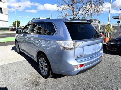 2015 Mitsubishi OUTLANDER - Thumbnail