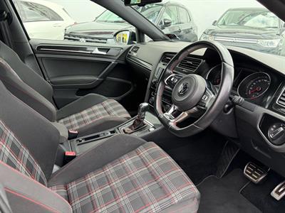 2013 Volkswagen Golf - Thumbnail