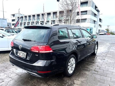 2017 Volkswagen Golf - Thumbnail