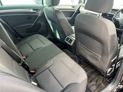 2017 Volkswagen Golf - Thumbnail