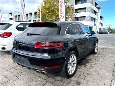 2014 Porsche Macan - Thumbnail