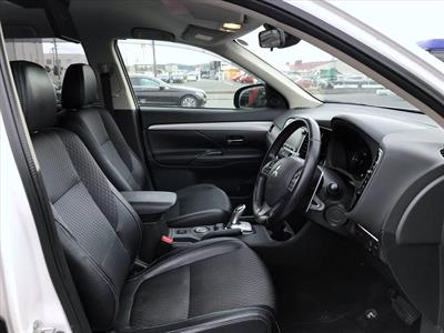 2015 Mitsubishi OUTLANDER - Thumbnail