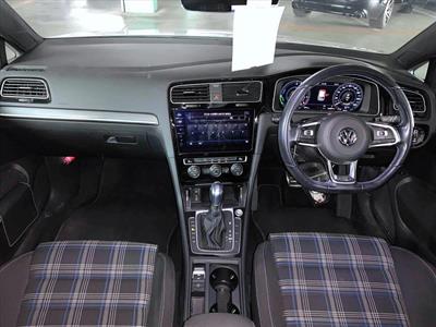 2018 Volkswagen Golf - Thumbnail