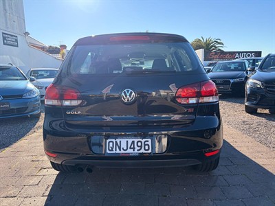 2011 Volkswagen Golf - Thumbnail