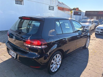 2011 Volkswagen Golf - Thumbnail