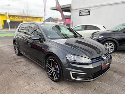 2015 Volkswagen Golf - Thumbnail