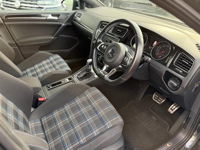 2015 Volkswagen Golf - Thumbnail