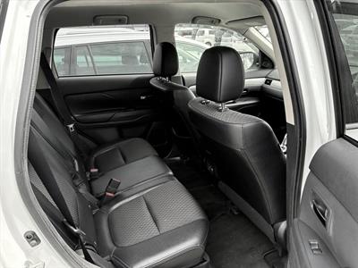 2015 Mitsubishi OUTLANDER - Thumbnail