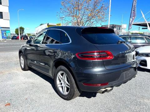 2016 Porsche Macan - Thumbnail