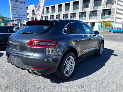 2016 Porsche Macan - Thumbnail