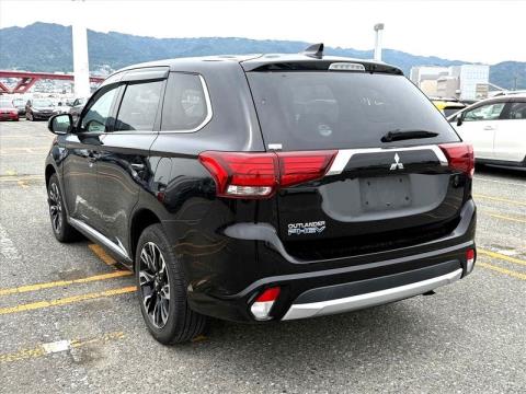 2017 Mitsubishi Outlander - Thumbnail