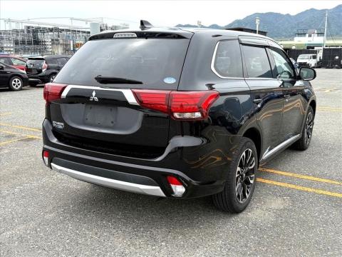2017 Mitsubishi Outlander - Thumbnail