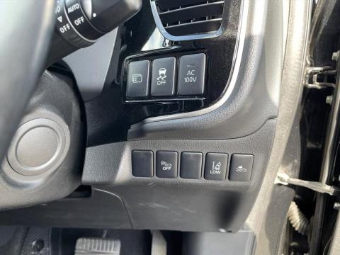 2017 Mitsubishi Outlander - Thumbnail