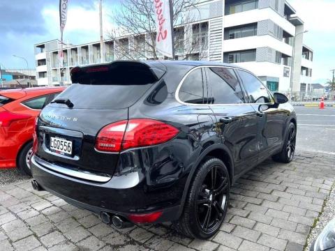 2013 Porsche Cayenne - Thumbnail