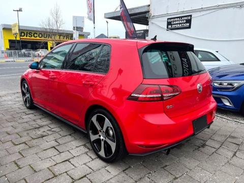 2015 Volkswagen Golf - Thumbnail