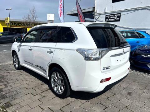 2014 Mitsubishi Outlander - Thumbnail