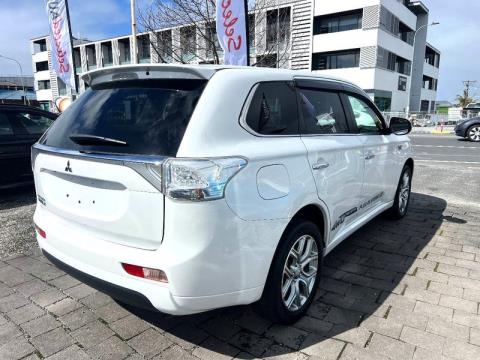2014 Mitsubishi Outlander - Thumbnail