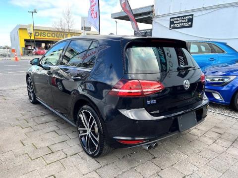 2016 Volkswagen Golf - Thumbnail