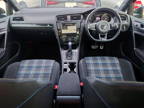 2016 Volkswagen Golf - Thumbnail