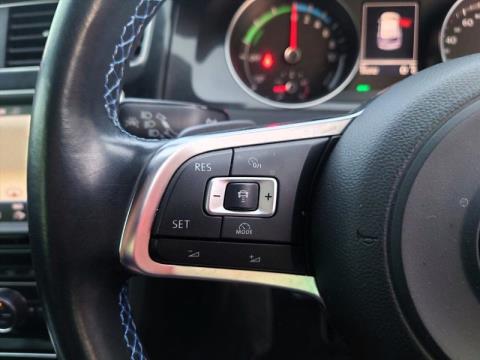 2016 Volkswagen Golf - Thumbnail