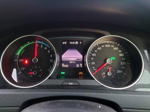 2016 Volkswagen Golf - Thumbnail