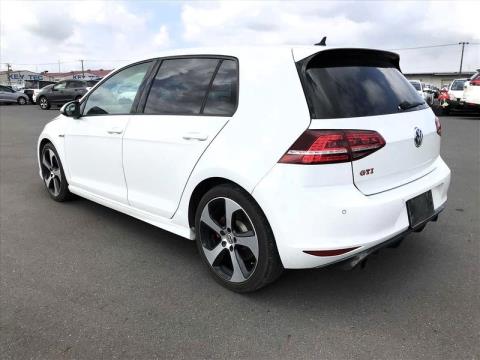 2015 Volkswagen Golf - Thumbnail