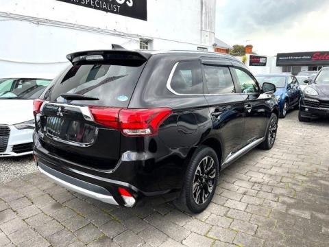 2015 Mitsubishi Outlander - Thumbnail