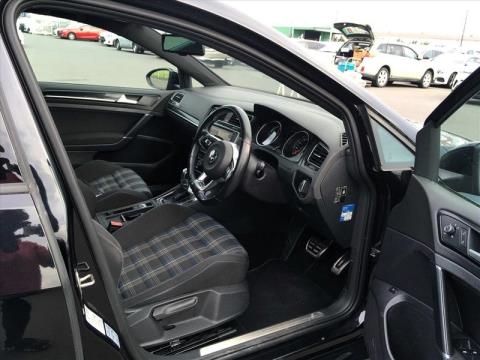 2016 Volkswagen Golf - Thumbnail