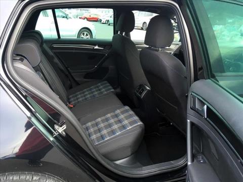 2016 Volkswagen Golf - Thumbnail