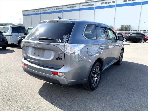 2015 Mitsubishi Outlander - Thumbnail
