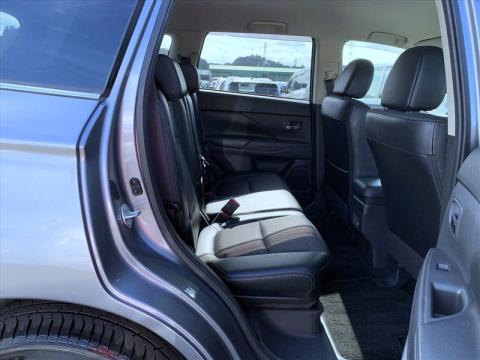 2015 Mitsubishi Outlander - Thumbnail