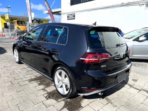 2017 Volkswagen Golf - Thumbnail