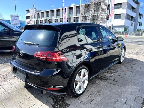 2017 Volkswagen Golf - Thumbnail