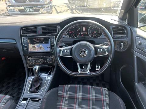2017 Volkswagen Golf - Thumbnail