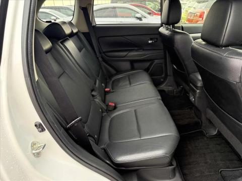 2013 Mitsubishi Outlander - Thumbnail