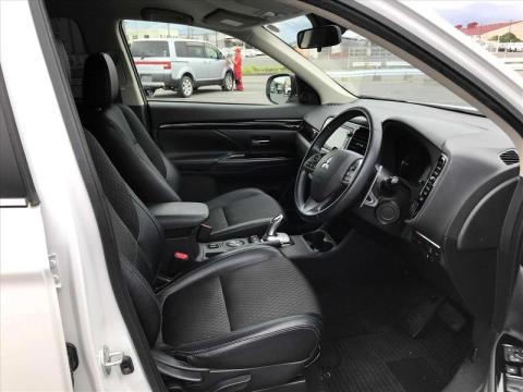 2015 Mitsubishi Outlander - Thumbnail