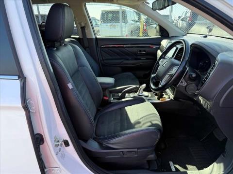 2015 Mitsubishi Outlander - Thumbnail