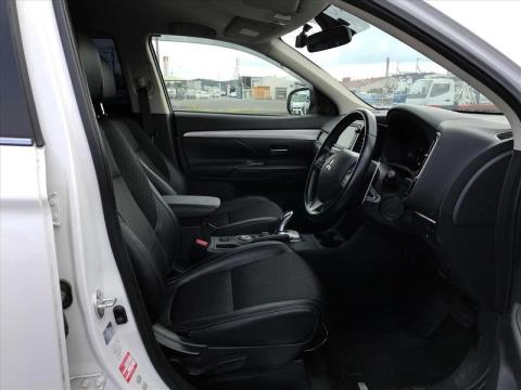 2015 Mitsubishi Outlander - Thumbnail