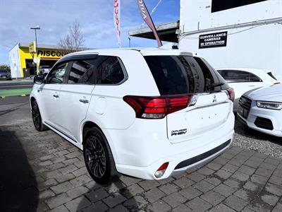 2018 Mitsubishi OUTLANDER - Thumbnail