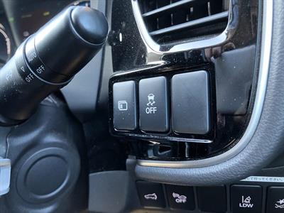 2018 Mitsubishi OUTLANDER - Thumbnail