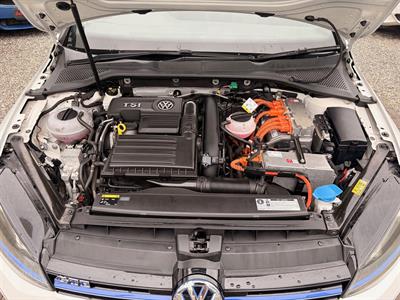 2016 Volkswagen Golf - Thumbnail