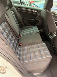 2016 Volkswagen Golf - Thumbnail