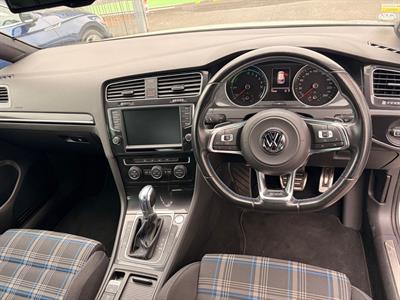 2016 Volkswagen Golf - Thumbnail