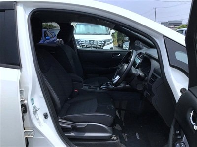 2020 Nissan Leaf - Thumbnail