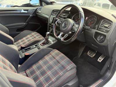 2013 Volkswagen Golf - Thumbnail